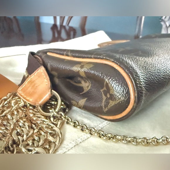 Louis Vuitton Eva 2-way Monogram Clutch/Crossbody
Comes w/ everything Almost new - Picture 7 of 16